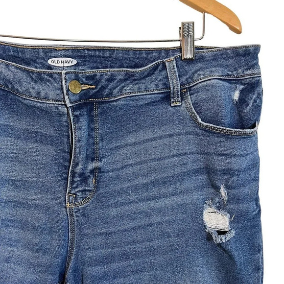 Old Navy Distressed Shorts Plus Size 22 Medium Wash Frayed Holes Cuffed Hem Blue - Picture 4 of 10